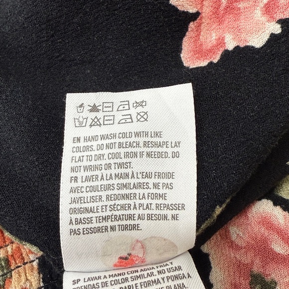 American Eagle Eagle black and rose floral crop top - Picture 12 of 16